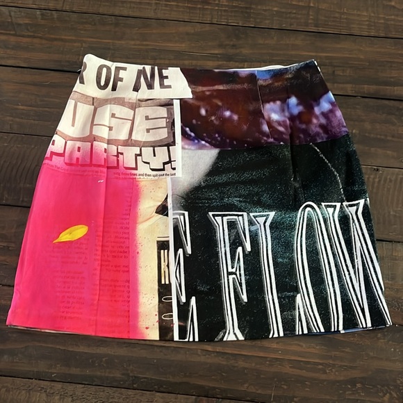 Desigual Slim Newspaper Mini Skirt - Picture 14 of 16